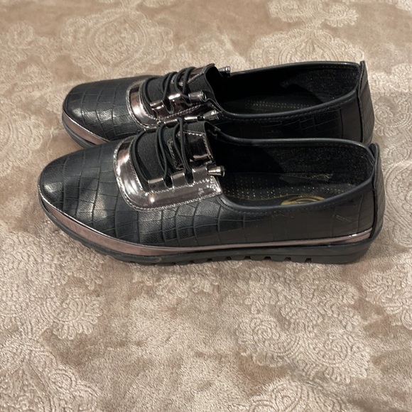 New but no tags. Orthopaedic flats. So comfortable - Picture 2 of 6